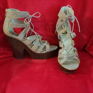 GUESS heels